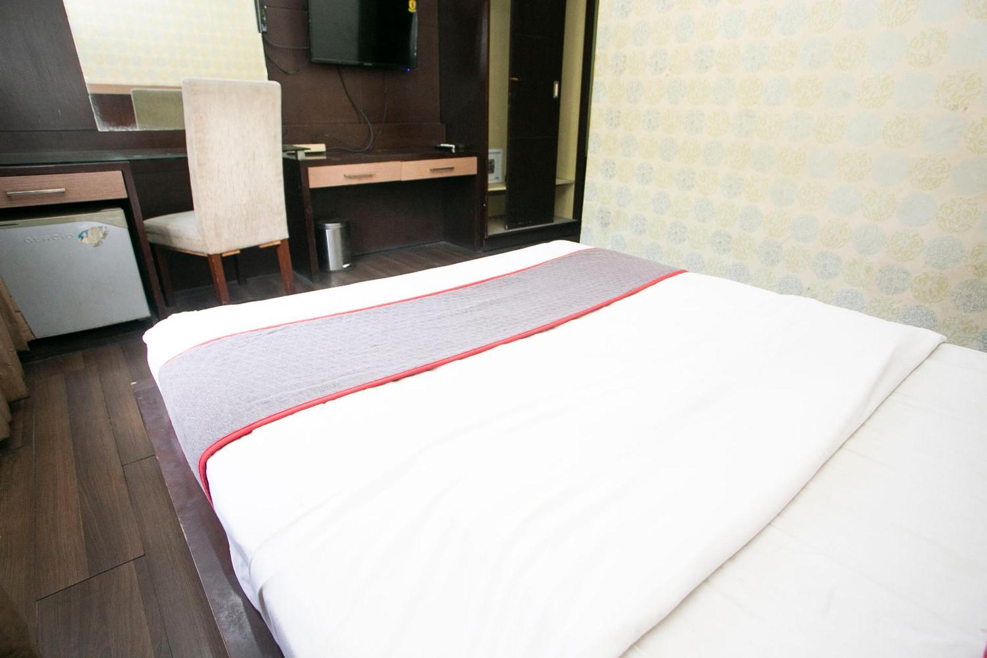 Collection O Hotel Pesona Cikarang Near Pollux Mall Экстерьер фото