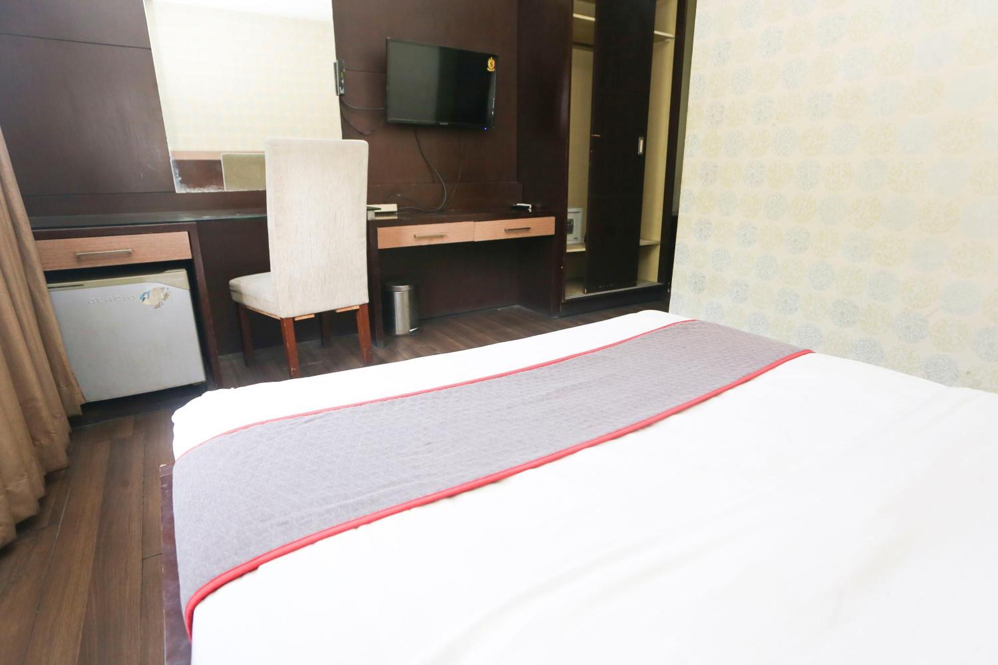 Collection O Hotel Pesona Cikarang Near Pollux Mall Экстерьер фото